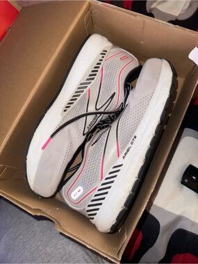 Brooks Women's Ariel GTS Running Shoes in White and Pink